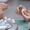 Nặn bánh trôi, bánh chay ngày Tết Hàn thực. (Ảnh: Anh Tuấn/TTXVN)