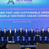 Thủ tướng Phạm Minh Chính và Thủ tướng Lào Sonexay Siphandone cùng trưởng đoàn các nước ASEAN tham dự Diễn đàn Tương lai ASEAN 2024. (Ảnh: Dương Giang/TTXVN)