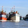 Tàu chính Nghinh Ông được trang bị nhạc, trống, múa lân, kiệu, cờ, đồ cúng tế tại Lễ hội Nghinh Ông Nam Hải. (Ảnh Tuấn Phi/TTXVN)