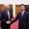 Phó Thủ tướng Lê Thành Long đón Phó Chủ tịch Ủy ban châu Âu (EC), Đại diện cấp cao Liên minh châu Âu (EU) về chính sách đối ngoại và An ninh Josep Borrell Fontelles. (Ảnh: An Đăng/TTXVN)