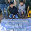 Phạm Duy Trung và Phạm Ngọc Đạt bị bắt khi đang vận chuyển 20kg tinh thể nghi là ma túy tổng hợp. (Nguồn: Công an tỉnh Quảng Trị)