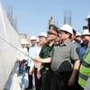 Thủ tướng Phạm Minh Chính kiểm tra tiến độ Dự án xây dựng Nhà ga hành khách T3, Cảng Hàng không Quốc tế Tân Sơn Nhất. (Ảnh: Dương Giang/TTXVN)