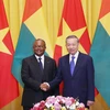 Tổng Bí thư, Chủ tịch nước Tô Lâm và Tổng thống Guinea-Bissau Umaro Sissoco Embaló trước khi tiến hành hội đàm. (Ảnh: Lâm Khánh/TTXVN)