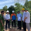 Bí thư Tỉnh ủy Thái Thanh Quý đứng thứ 3 từ phải sang) làm việc với các bên liên quan. (Ảnh: TTXVN phát)