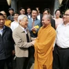 Tổng Bí thư Nguyễn Phú Trọng với Thượng tọa Thích Đức Thiện, Tổng Thư ký Hội đồng trị sự Giáo hội Phật giáo Việt Nam khi thăm Di tích lịch sử văn hoá Quốc gia đặc biệt chùa Phật Tích ở huyện Tiên Du, tỉnh Bắc Ninh, sáng 13/11/2016. (Ảnh: Trí Dũng/TTXVN)