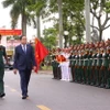 Chủ tịch Quốc hội Trần Thanh Mẫn duyệt đội danh dự. (Ảnh: Văn Điệp/TTXVN)