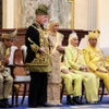 Quốc vương Malaysia Sultan Ibrahim và Hoàng hậu Raja Zarith Sofiah Idris Shah trong trang phục nghi lễ Hoàng cung cùng bước lên ngai vàng trong lễ đăng quang ở Kuala Lumpur, ngày 20/7/2024. (Ảnh: AFP/TTXVN)
