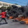 Người biểu tình gây bạo loạn trên đường phố tại Port-au-Prince, Haiti, ngày 12/3/2024. (Ảnh: AFP/TTXVN)