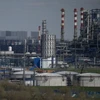 Nhà máy lọc dầu của công ty Gazprom ở ngoại ô Moskva, Nga. (Ảnh: AFP/TTXVN)