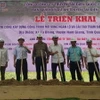 Các đại biểu thực hiện nghi thức triển khai thi công dự án. (Nguồn: Báo Công Thương)