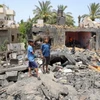 Những ngôi nhà bị phá hủy sau cuộc không kích của Israel xuống thị trấn Beit Hanoun, Dải Gaza. (Ảnh: THX/TTXVN)