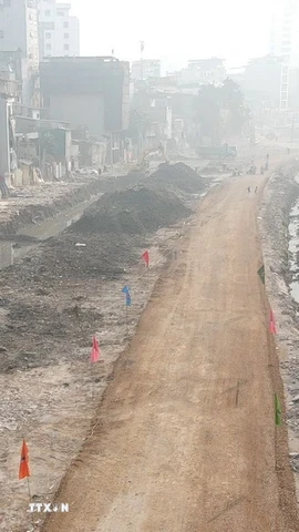 Sau khi tuyến đường được thông xe kỹ thuật, người dân đi lại thuận tiện hơn. (Ảnh: Nguyễn Thắng/TTXVN)