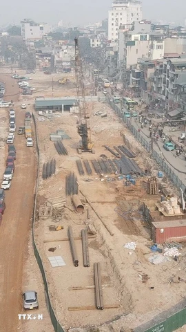 Người dân kỳ vọng vào một tuyến đường giao thông hiện đại, thuận tiện hơn. (Ảnh: Nguyễn Thắng/TTXVN)