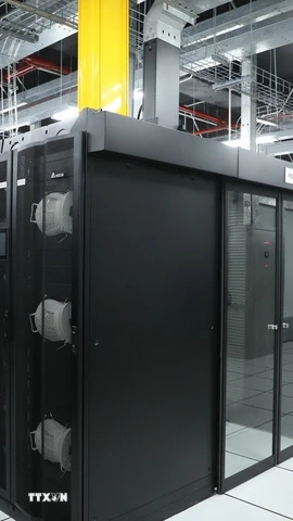 Phòng đặt hệ thống máy chủ tại Trung tâm dữ liệu Ecodc. (Ảnh: Minh Quyết/TTXVN)