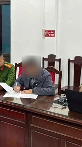 Phòng An ninh mạng và phòng chống tội phạm sử dụng công nghệ cao ra quyết định xử phạt hành chính đối với các cá nhân vi phạm. (Ảnh: Công an Hải Phòng cung cấp)