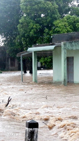 Mưa lớn gây ngập nặng tại xã Hàm Liêm, tỉnh Lâm Đồng. (Ảnh: Hồng Hiếu/TTXVN)