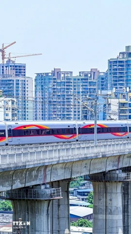 Trung Quốc hiện có mạng lưới đường sắt cao tốc dài nhất thế giới. (Ảnh: TTXVN phát)