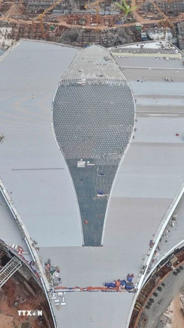 Mái nhà ga hành khách sân bay Long Thành cơ bản đã hoàn thành. (Ảnh: Công Phong/TTXVN)