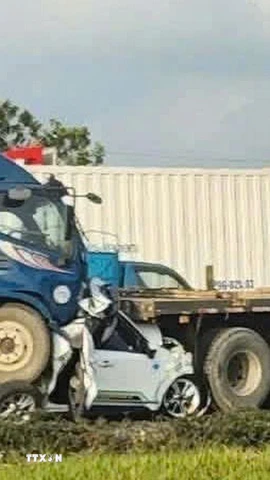 Hiện trường vụ tai nạn. (Ảnh: TTXVN phát)