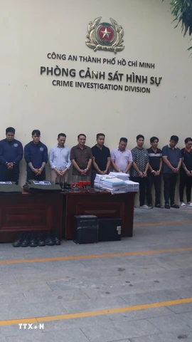 Các đối tượng bị khởi tố trong vụ án. (Ảnh: TTXVN phát)