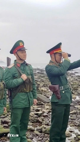 Cán bộ, chiến sỹ Tiểu đoàn Phòng thủ đảo Bạch Long Vĩ canh giữ biển trời cho đất nước vào Xuân. (Ảnh: TTXVN phát)