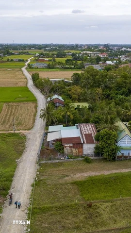 Tuyến cao tốc Thành phố Hồ Chí Minh-Mộc Bài đoạn đi qua huyện Bến Cầu. (Ảnh: Giang Phương/TTXVN)