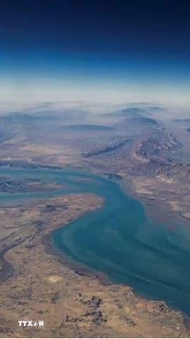 Quang cảnh bờ biển Iran và đảo Qeshm ở eo biển Hormuz. (Ảnh: REUTERS/TTXVN)