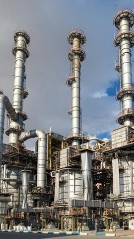 Một cơ sở lọc dầu tại Iran. (Ảnh: IRNA/TTXVN)