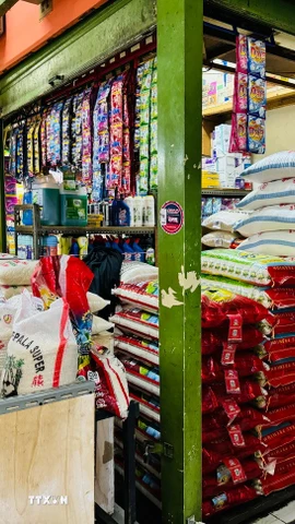 Một cửa hàng gạo tại chợ Santa ở Jakarta, Indonesia. (Ảnh: Đỗ Quyên/TTXVN)
