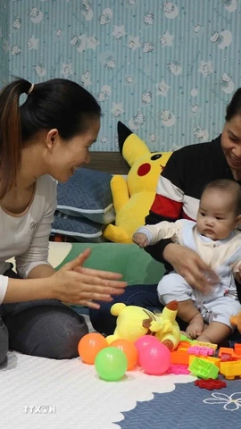 Người lao động kỳ vọng thời gian tới, Đảng và Nhà nước tiếp tục có thêm chính sách phát triển nhà ở xã hội, nhà trọ giá phù hợp gần khu công nghiệp. (Ảnh: Thái Hùng/TTXVN)