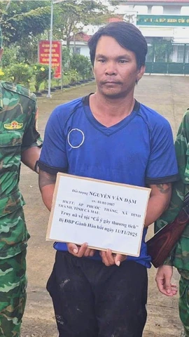 Đối tượng Nguyễn Văn Đậm bị Đồn Biên phòng Gành Hào bắt giữ. (Nguồn: Báo Biên phòng)
