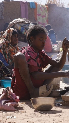 Người tị nạn tại El Fasher, Bắc Darfur, Sudan. (Ảnh: THX/TTXVN)