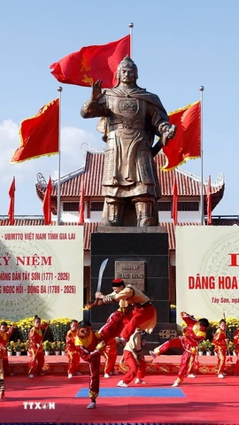 Biểu diễn văn nghệ tại lễ kỷ niệm. (Ảnh: TTXVN phát)