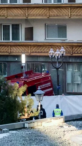 Cảnh sát phong tỏa hiện trường vụ cháy. (Nguồn: EPA)