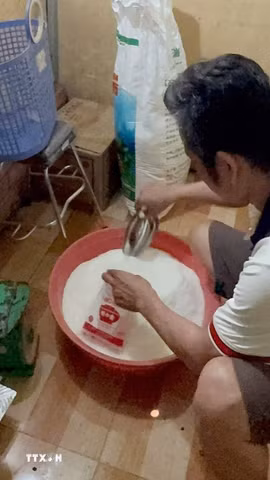 Khu vực sản xuất bột ngọt giả. (Ảnh: TTXVN phát)