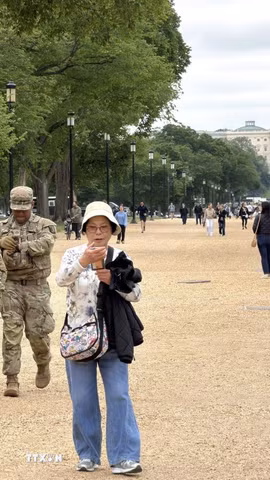 Vệ binh Quốc gia Mỹ tuần tra tại trung tâm thủ đô Washington D.C. (Ảnh: Ngọc Quang/TTXVN)
