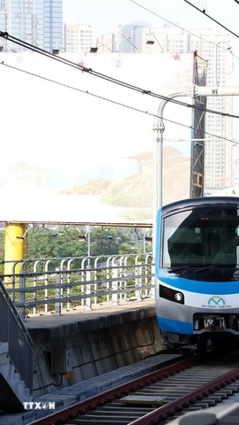 Metro Bến Thành-Suối Tiên tăng chuyến phục vụ người dân sau sáp nhập. (Ảnh: Hồng Đạt/TTXVN)