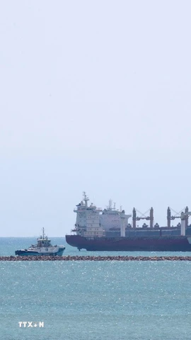 Tàu thuyền di chuyển trên Biển Đỏ. (Ảnh: AFP/TTXVN)