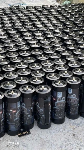 Bình khí cười. (Ảnh: TTXVN phát)