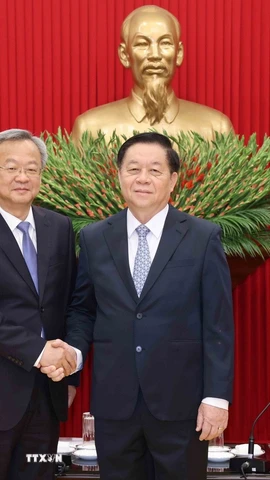 Ông Nguyễn Trọng Nghĩa, Trưởng Ban Tuyên giáo và Dân vận Trung ương, tiếp ông Trần Kiến Văn, Tổng Biên tập Nhân dân nhật báo (Trung Quốc). (Ảnh: Phương Hoa/TTXVN)