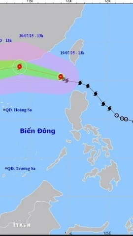 Hướng di chuyển của bão số 3 lúc 13 giờ, ngày 19/7. (Ảnh: TTXVN phát)