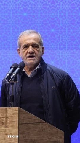 Tổng thống Iran Masoud Pezeshkian phát biểu tại một sự kiện. (Ảnh: IRNA/TTXVN)