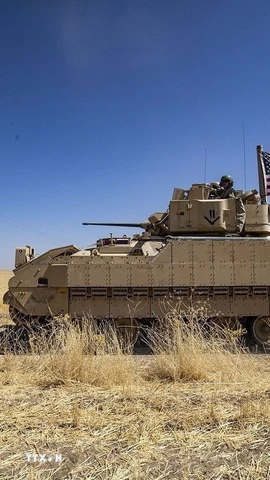 Binh sỹ Mỹ tuần tra tại thị trấn al-Malikiya, tỉnh Hasakeh (Syria). (Ảnh: al-monitor.com/TTXVN)