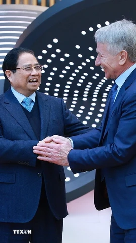 Thủ tướng Phạm Minh Chính đến thăm và làm việc với lãnh đạo Tập đoàn Novatek. (Ảnh: Dương Giang/TTXVN)