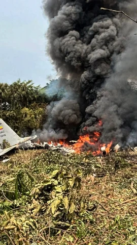 Hiện trường vụ rơi máy bay Hercules tại Colombia. (Nguồn: AFP)