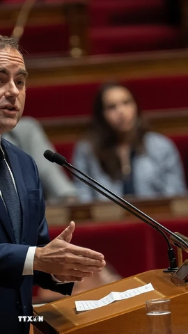 Thủ tướng Pháp Sebastien Lecornu phát biểu trước Quốc hội ở Paris. (Ảnh: THX/TTXVN)