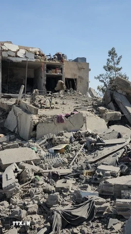 Cảnh đổ nát sau cuộc không kích của Israel tại Ansar, Liban. (Ảnh: THX/TTXVN)