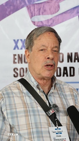 Ông Pedro Gellert, cố vấn Ban truyền thông Đảng Phong trào tái thiết quốc gia (Morena) cầm quyền trả lời phỏng vấn TTXVN. (Ảnh: Phi Hùng/TTXVN)