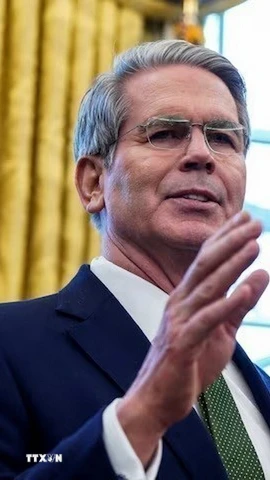 Bộ trưởng Tài chính Mỹ Scott Bessent phát biểu tại Nhà Trắng. (Ảnh: REUTERS/TTXVN)