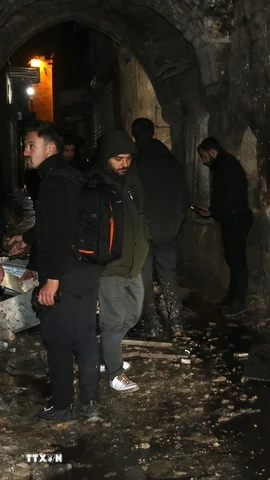 Hiện trường một vụ đánh bom ở thành phố Aleppo ngày 1/1. (Ảnh: THX/TTXVN)
